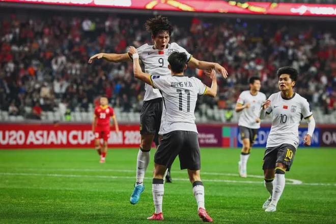 刘诚宇逆袭之路：国足背后的逻辑与未来！